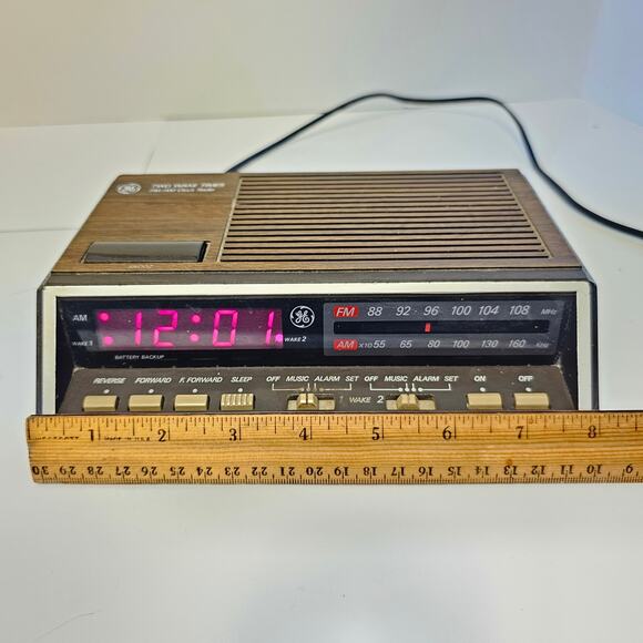 Vintage AM/FM Digital Alarm Clock Radio Woodgrain 1980s Works Tested GE 7-4616B - Picture 2 of 16